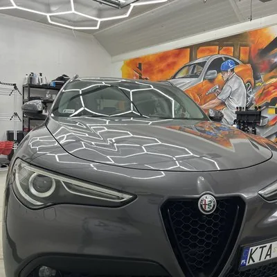 Alfa Romeo Stelvio szara dechroming grill przód