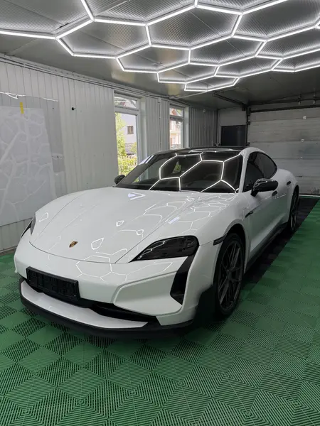Porsche Taycan Turbo GT 2024 biały korekta lakieru powłoka ceramiczna przód